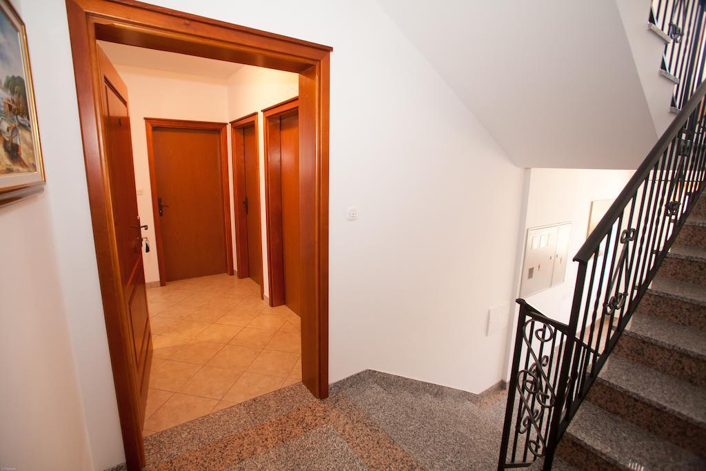 Apartments Bogovic Malinska Exterior foto