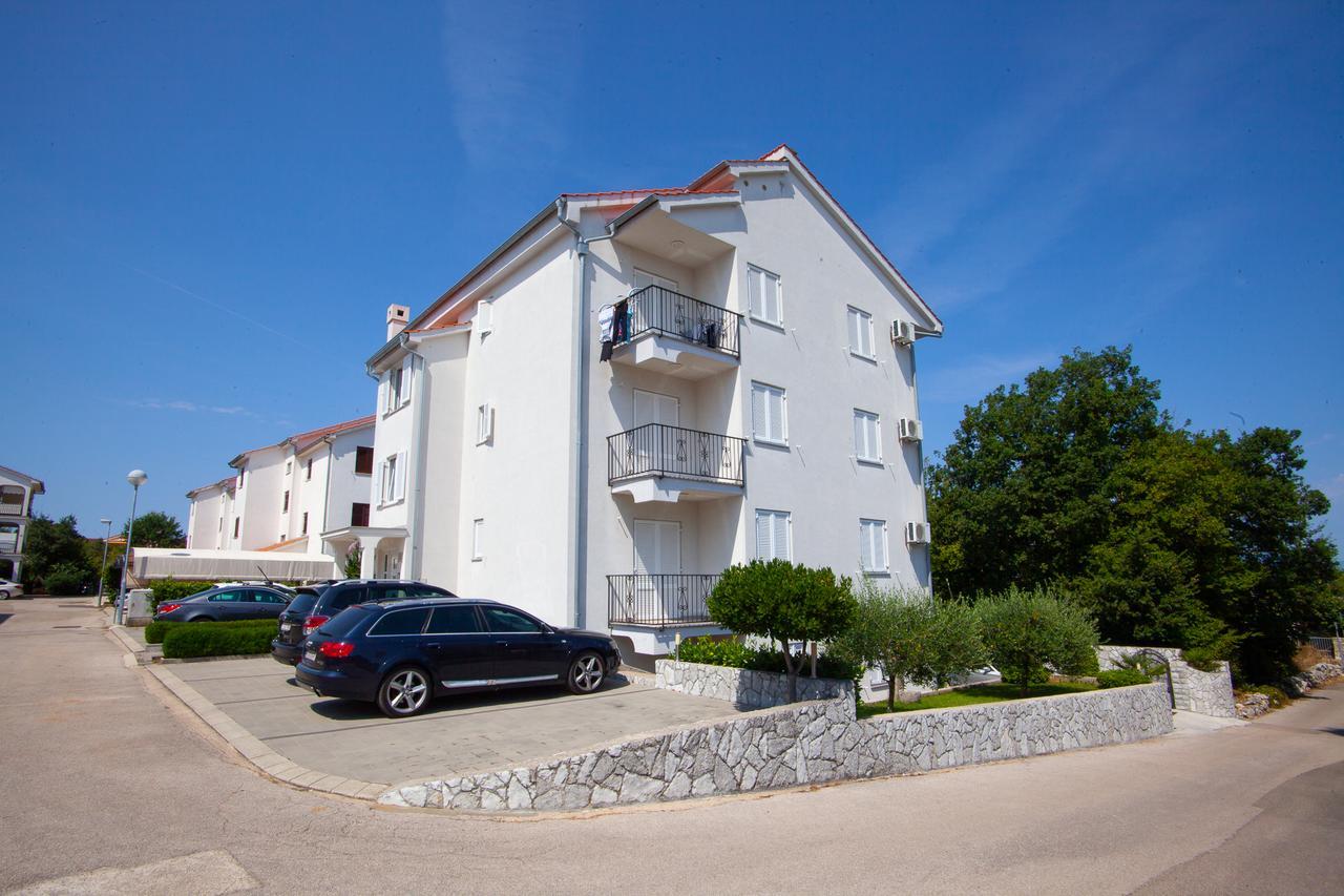 Apartments Bogovic Malinska Exterior foto